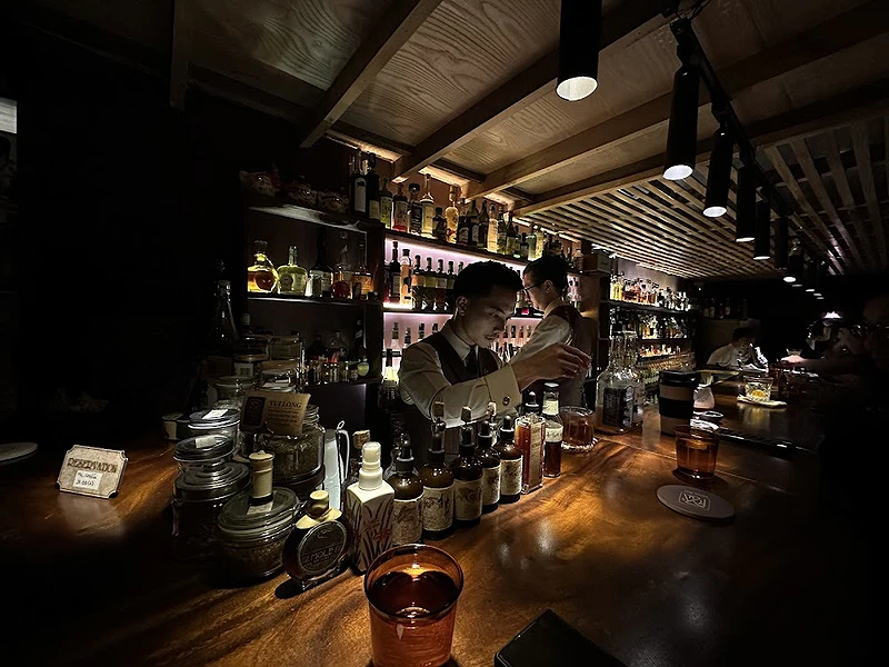 Cocktail bar